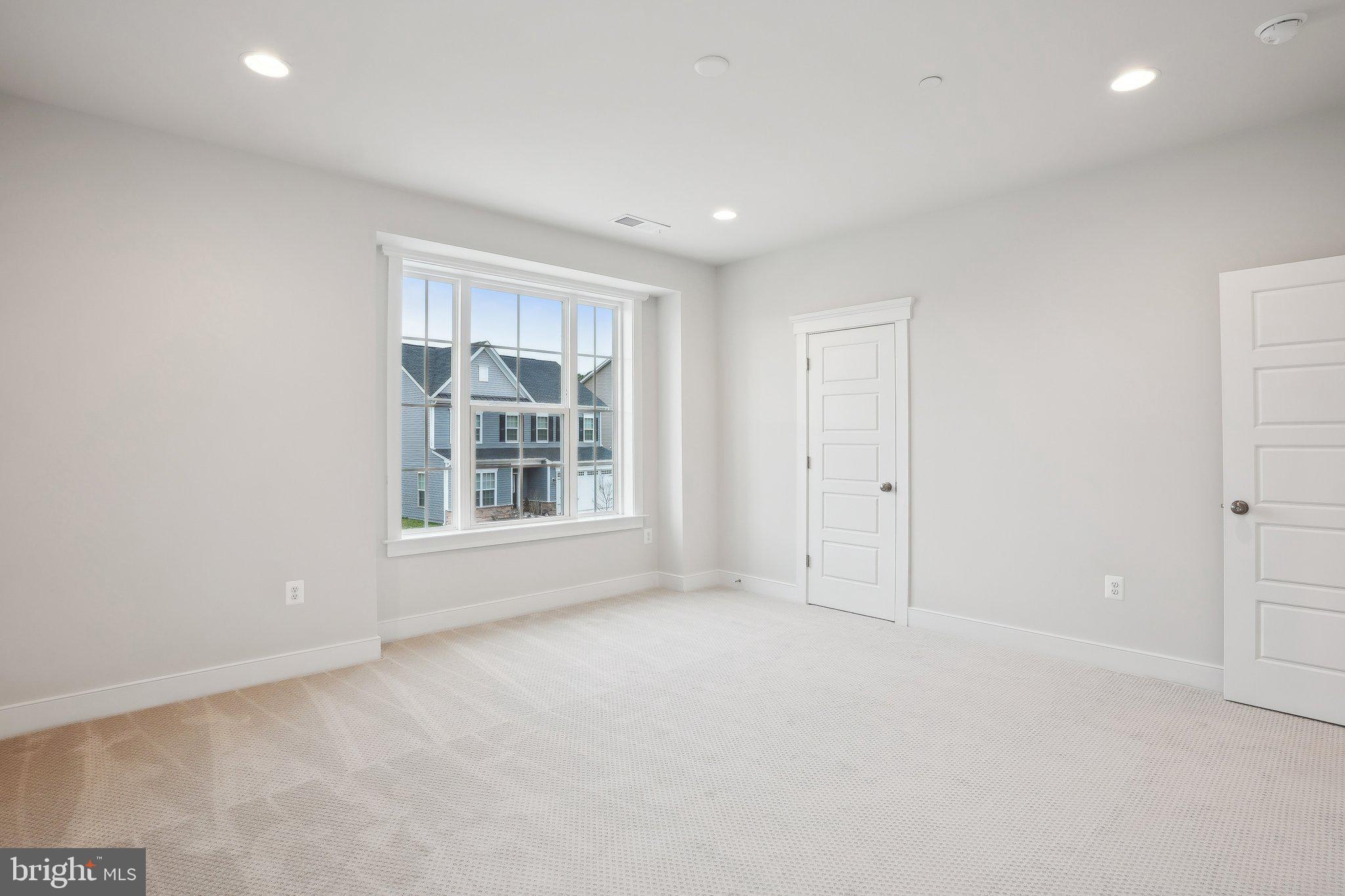 1260 Lake Michigan Dr