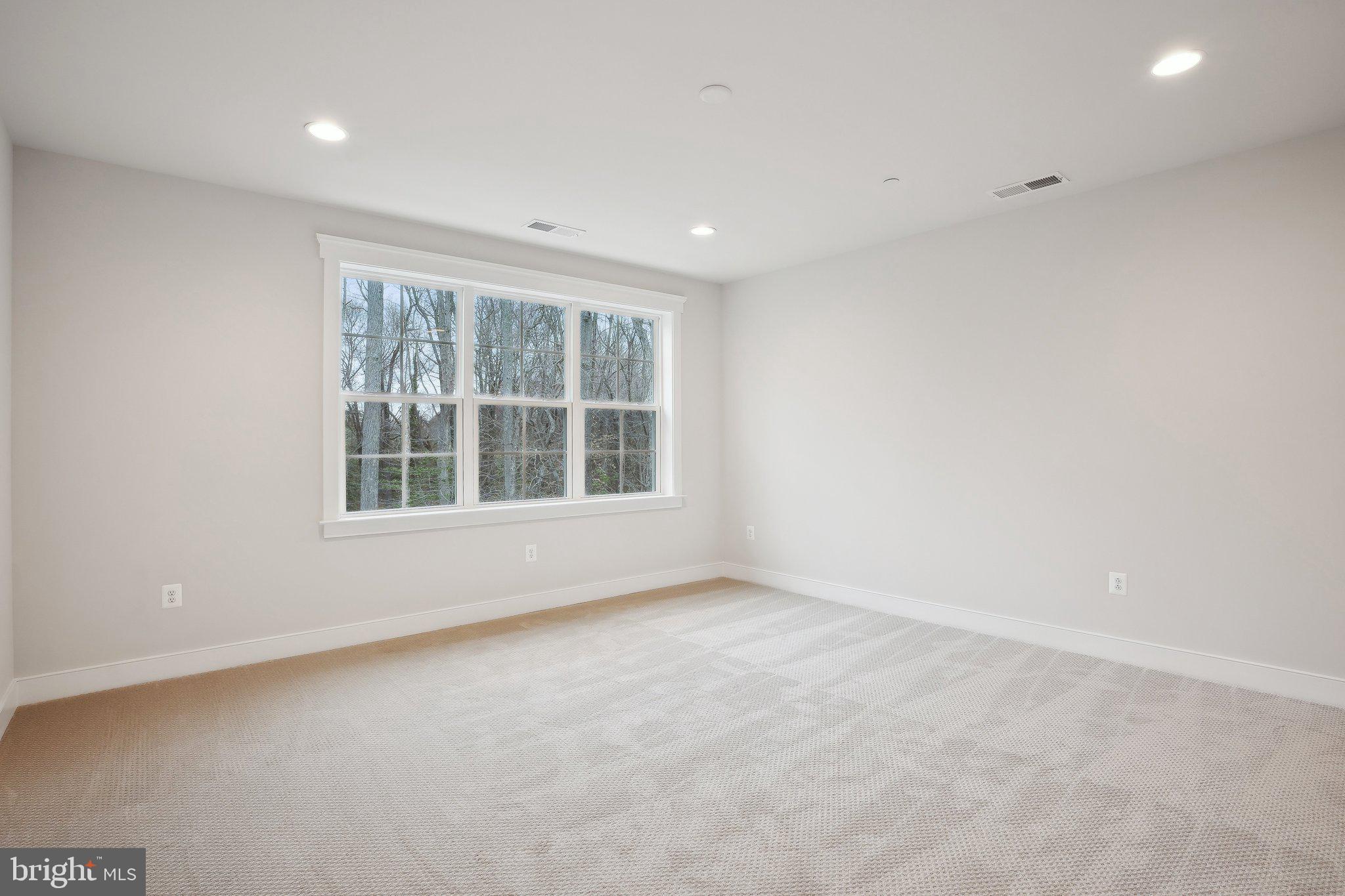 1260 Lake Michigan Dr