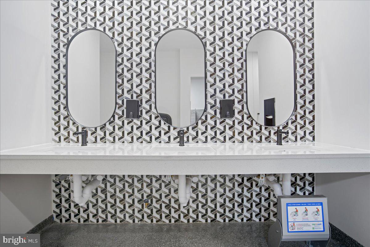 1260 Lake Michigan Dr