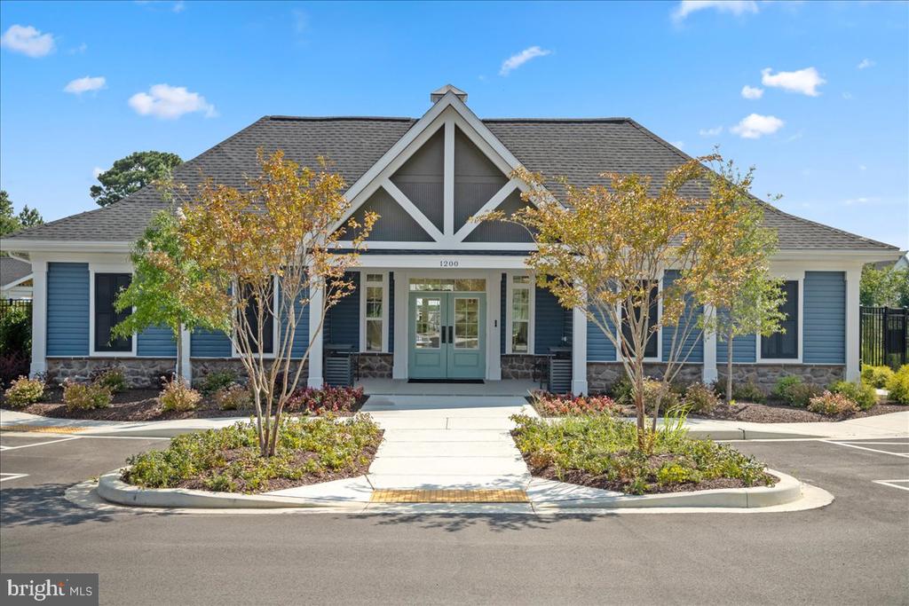 1260 Lake Michigan Dr