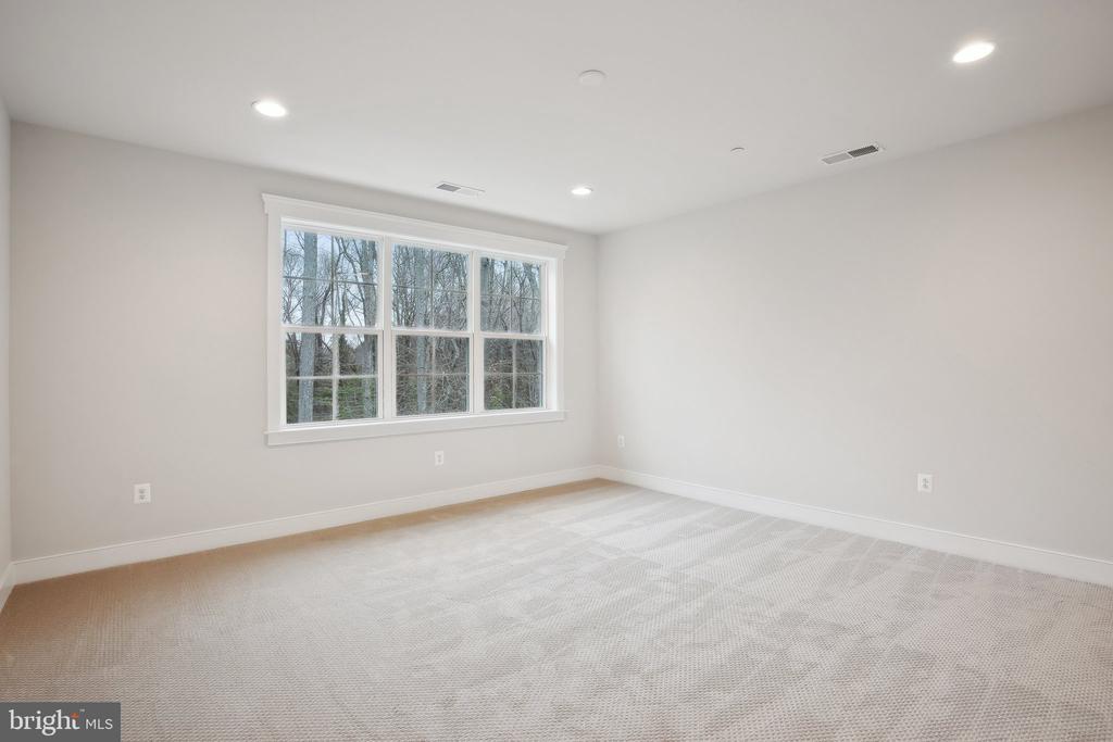 1260 Lake Michigan Dr