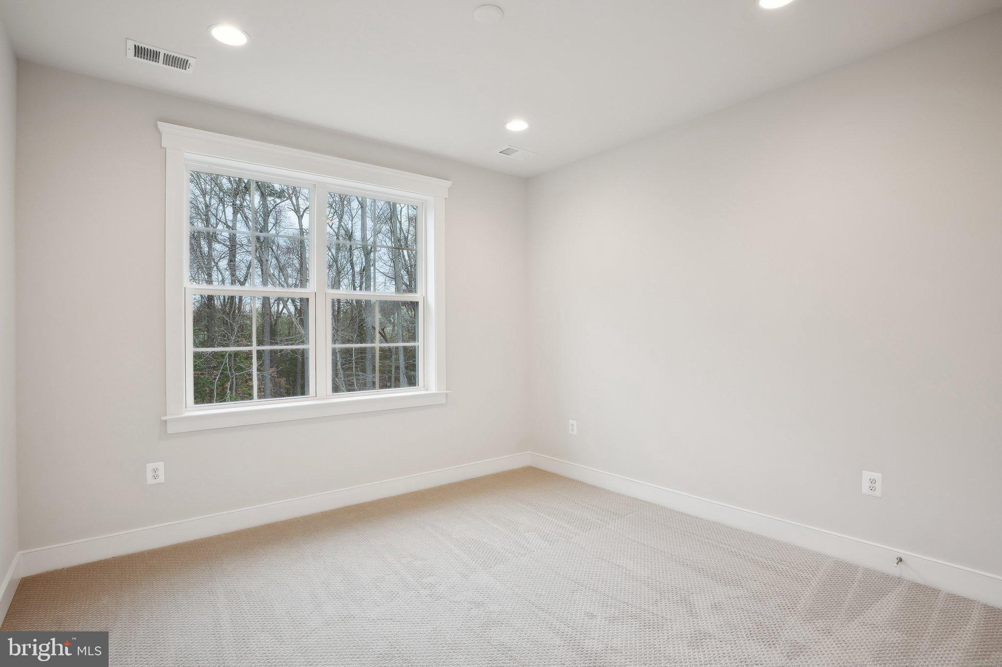 1260 Lake Michigan Dr