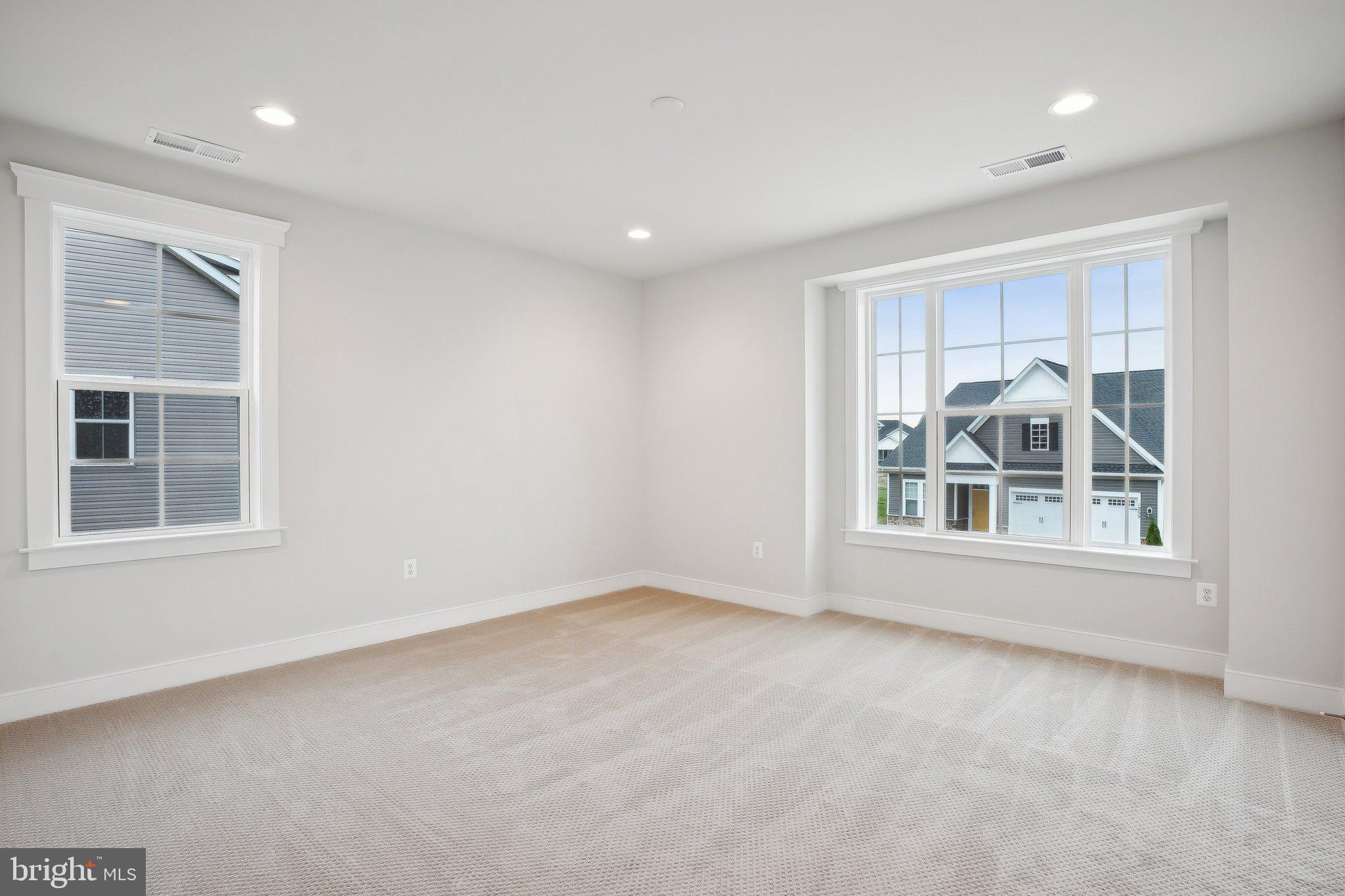 1260 Lake Michigan Dr