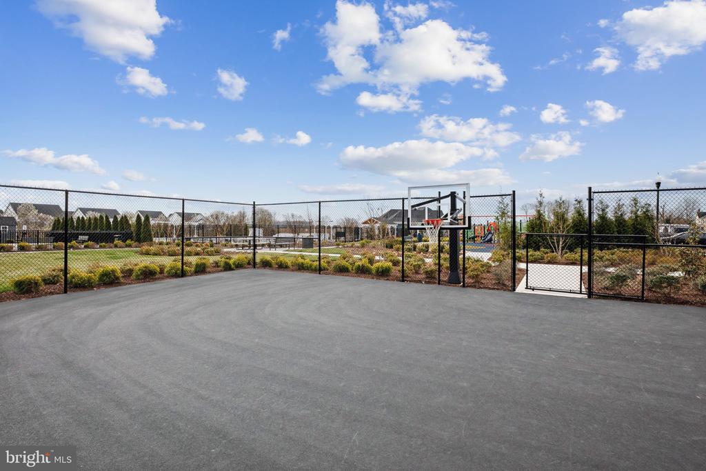 1260 Lake Michigan Dr