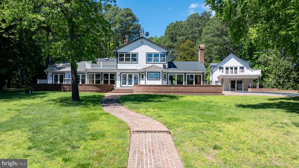 6884 Travelers Rest Cir