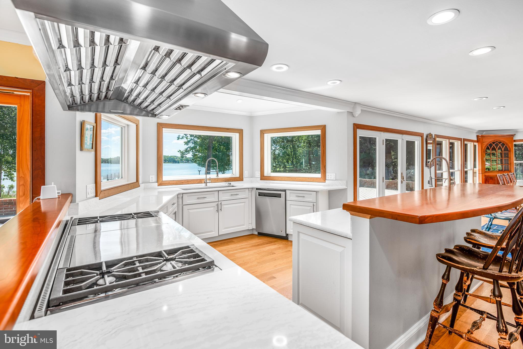 6884 Travelers Rest Cir