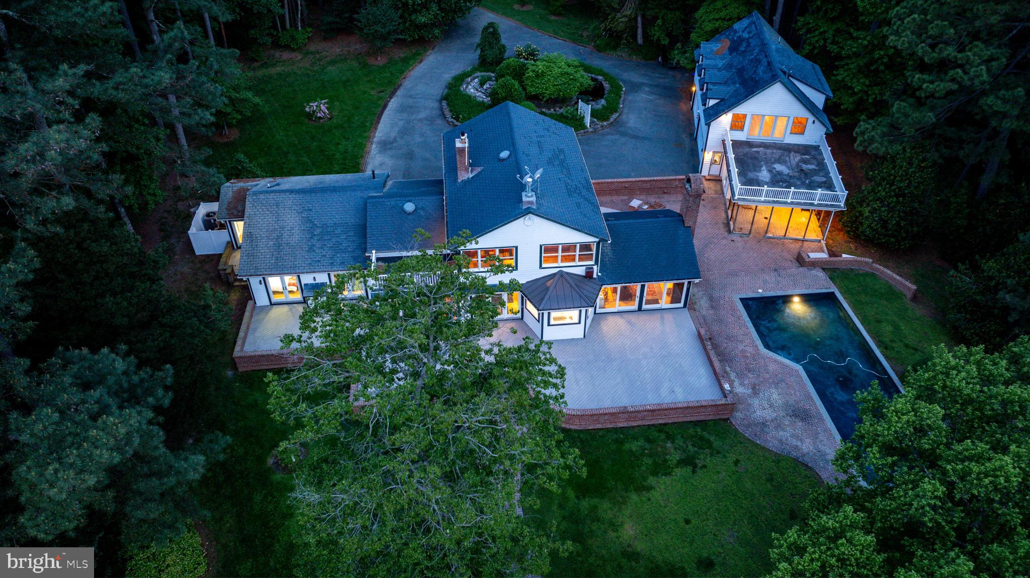 6884 Travelers Rest Cir