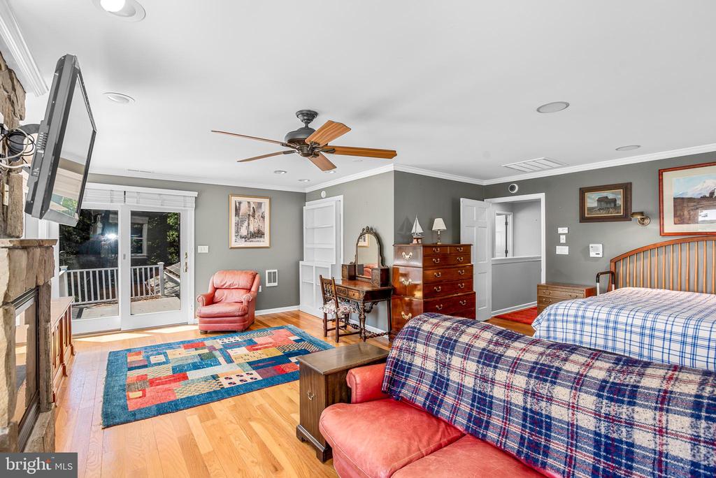 6884 Travelers Rest Cir