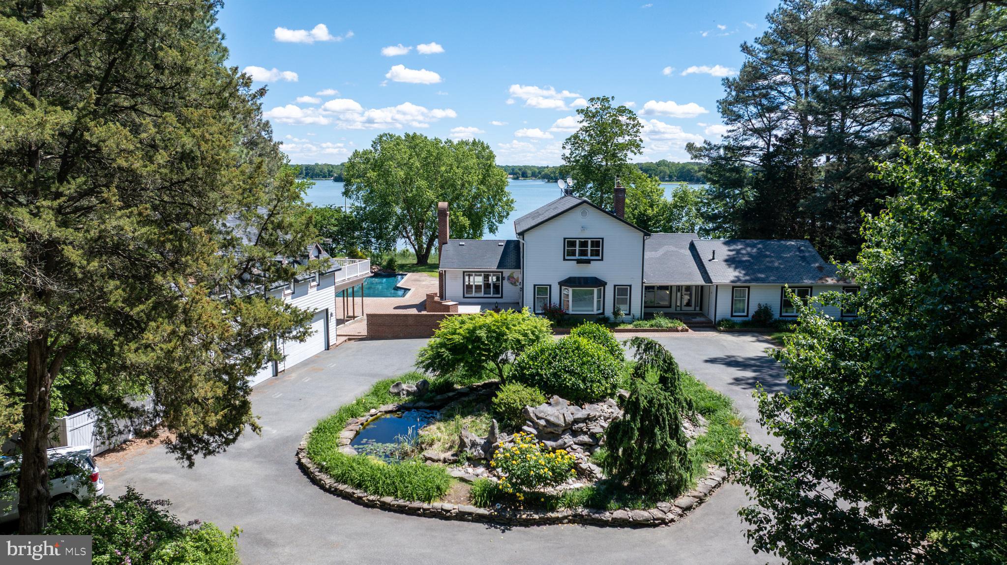 6884 Travelers Rest Cir