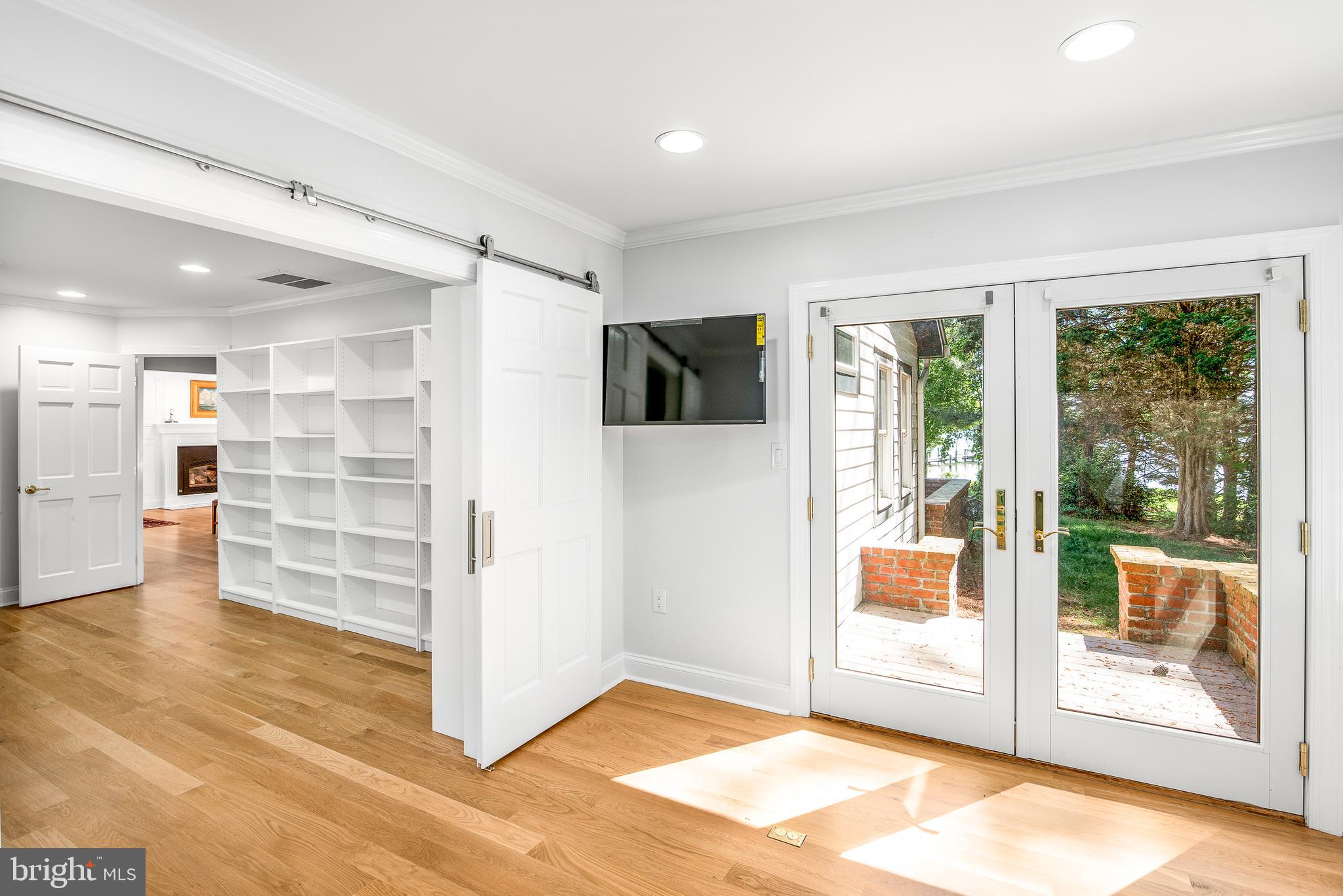 6884 Travelers Rest Cir