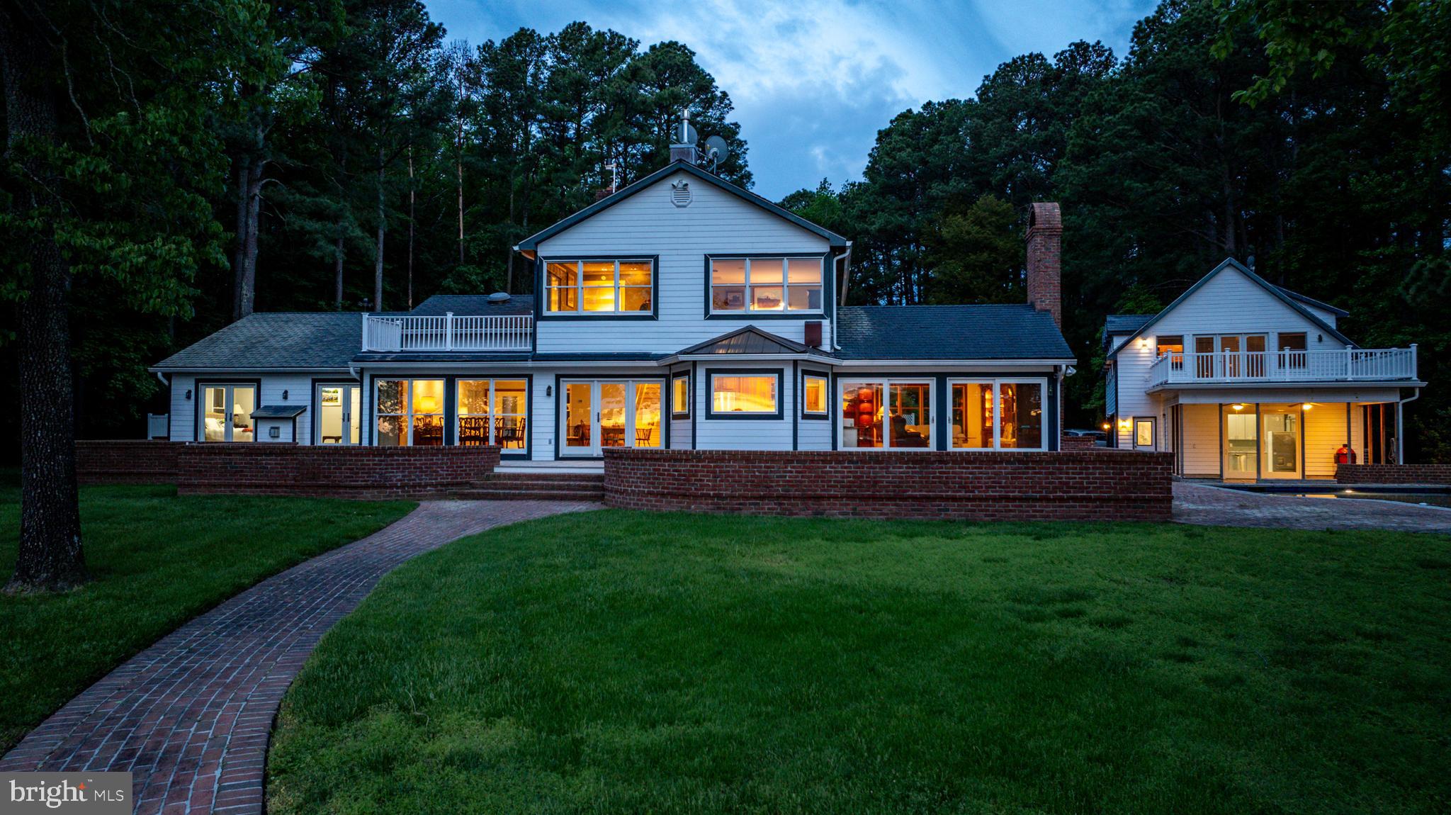 6884 Travelers Rest Cir