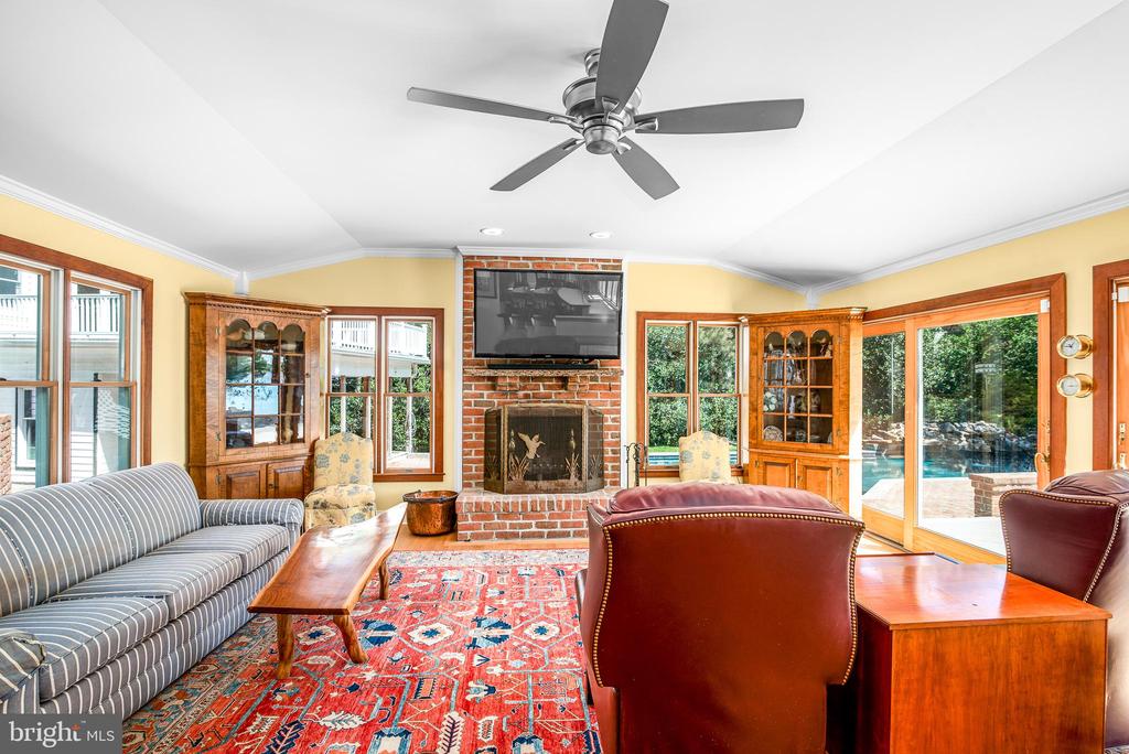 6884 Travelers Rest Cir