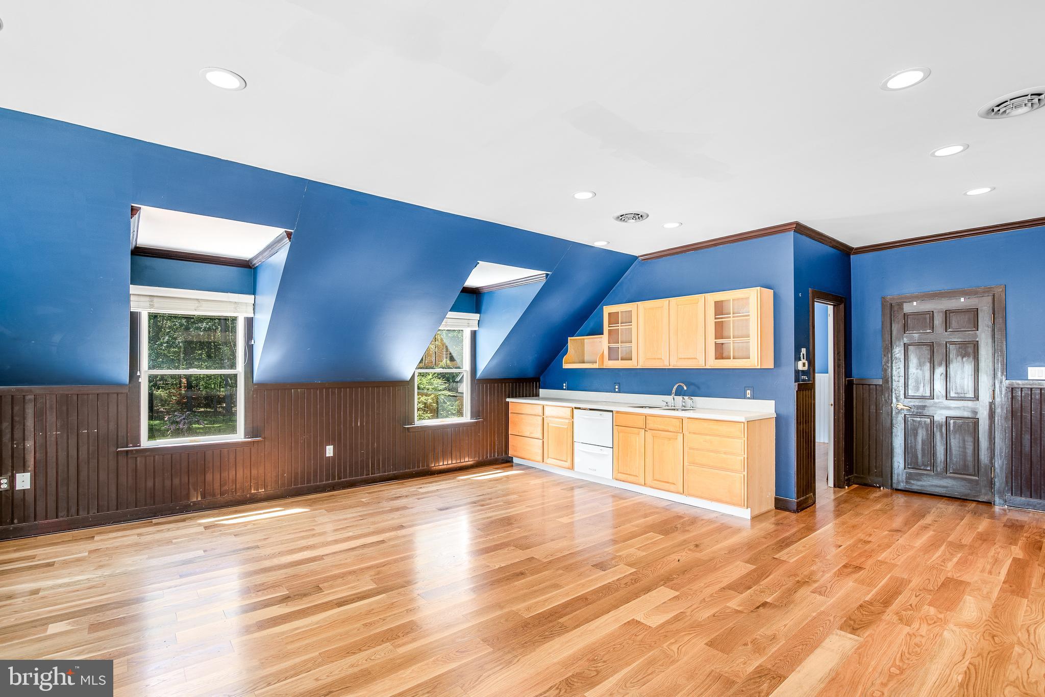 6884 Travelers Rest Cir