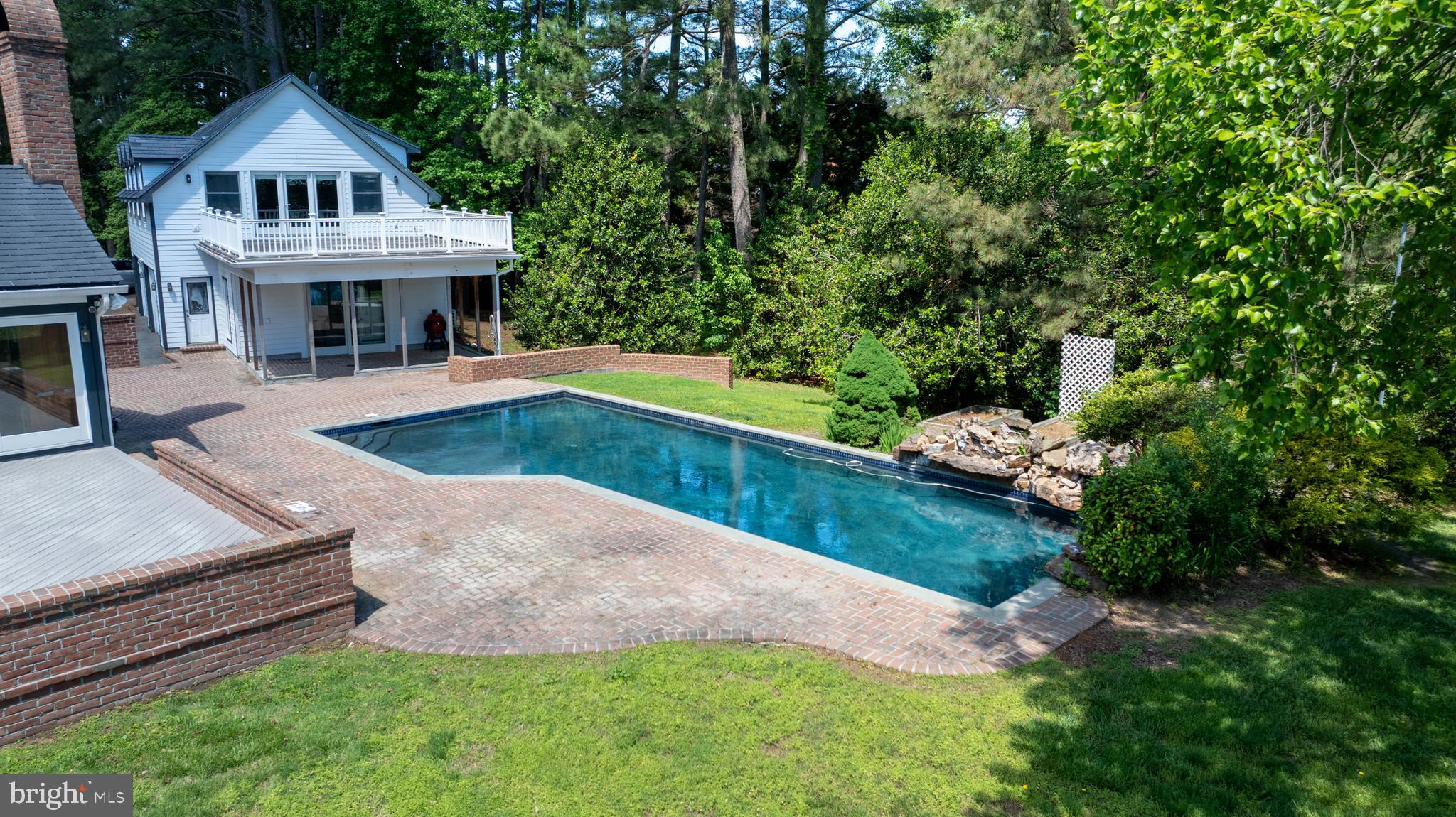 6884 Travelers Rest Cir