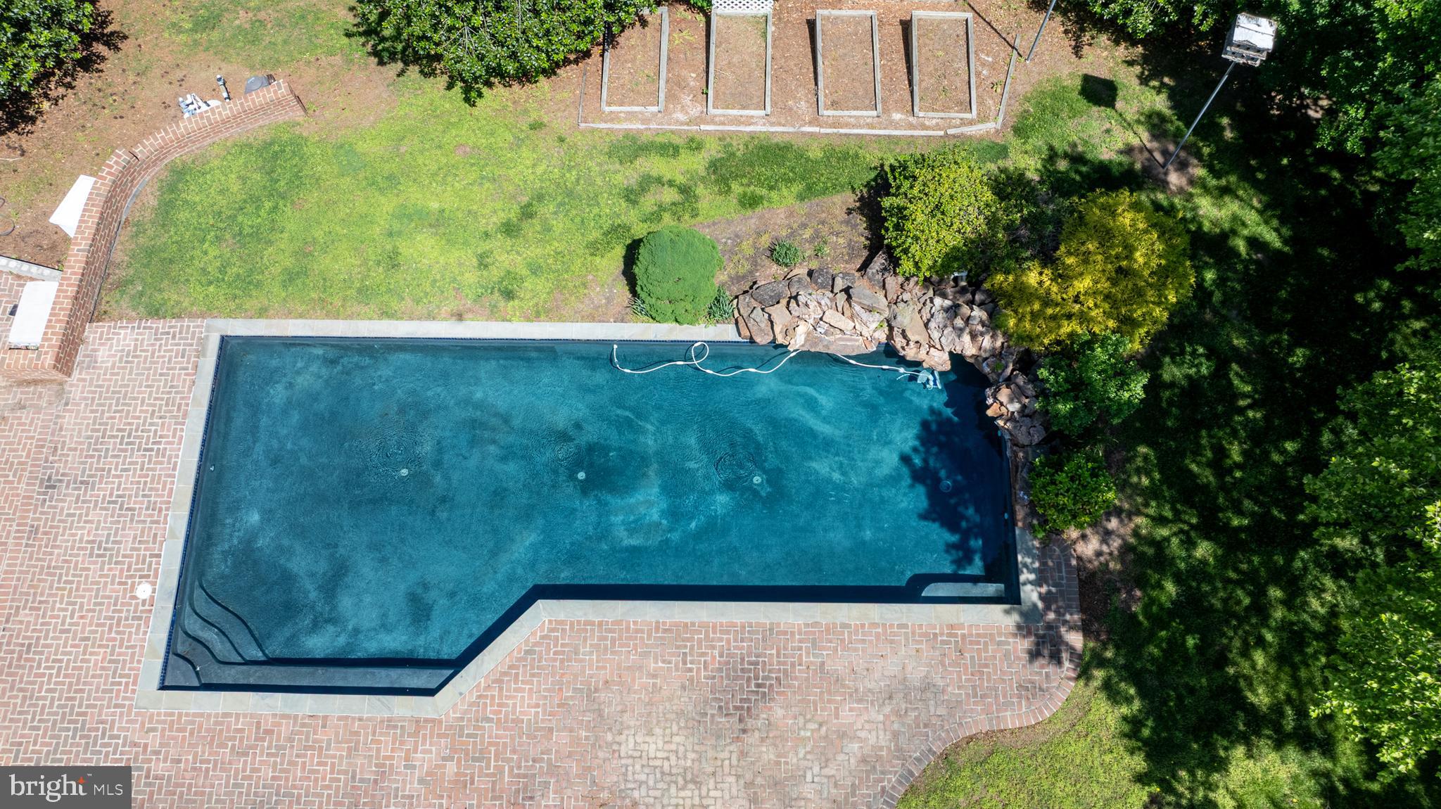 6884 Travelers Rest Cir