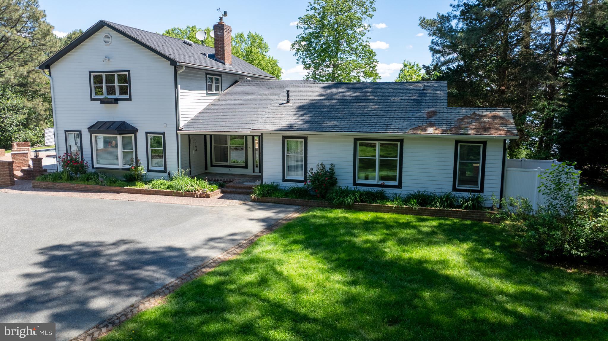 6884 Travelers Rest Cir