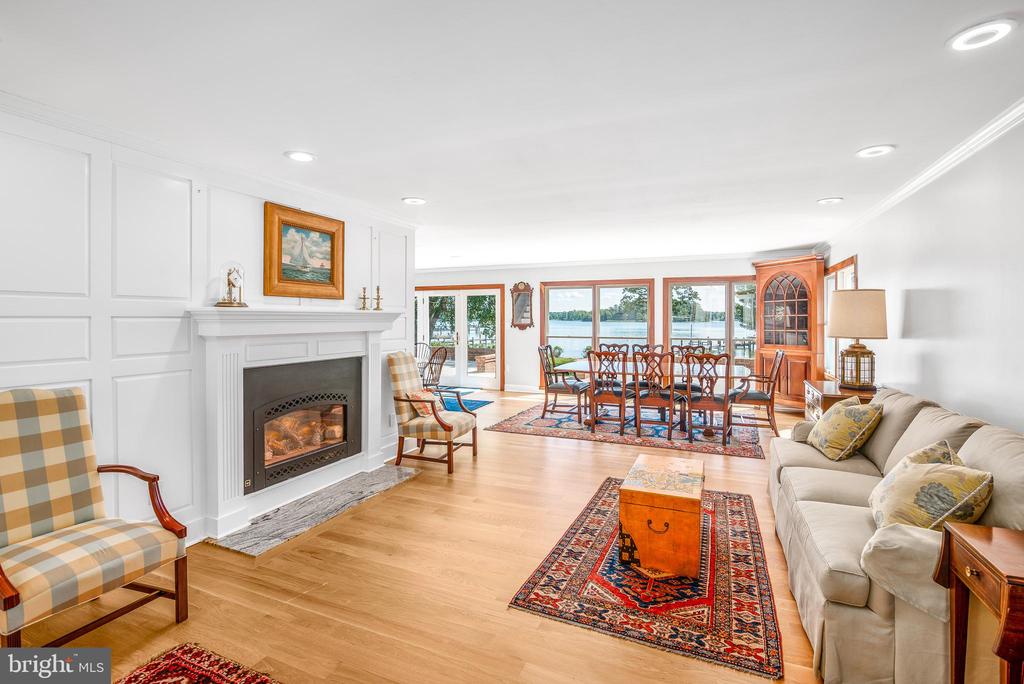 6884 Travelers Rest Cir