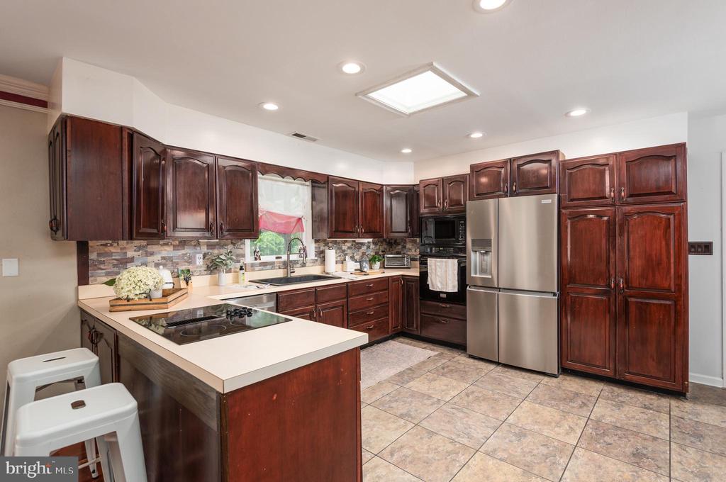10527 KITTYS CORNER ROAD
