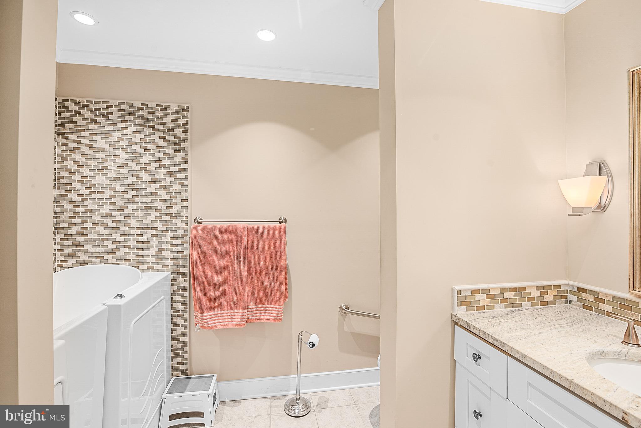 7761 WOODLAND CIRCLE