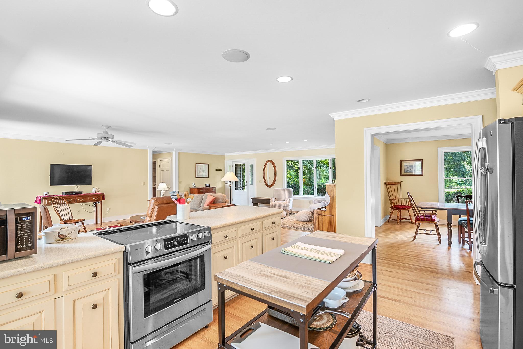 7761 WOODLAND CIRCLE