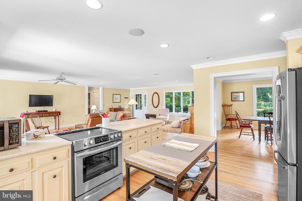 7761 WOODLAND CIRCLE