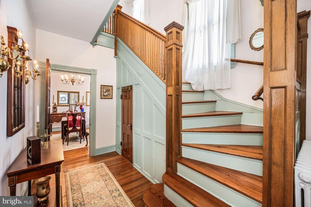 3962 MAIN STREET