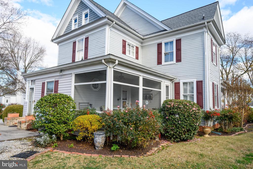 3962 MAIN STREET