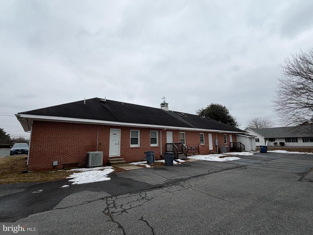 609 DUTCHMANS LANE