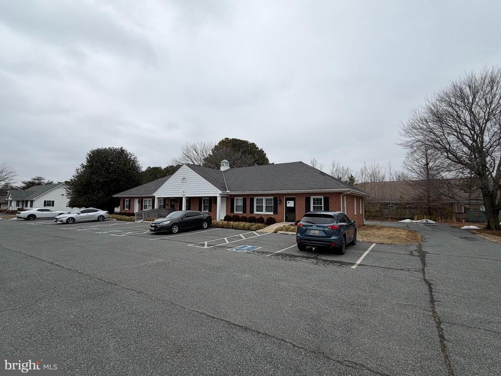 609 DUTCHMANS LANE