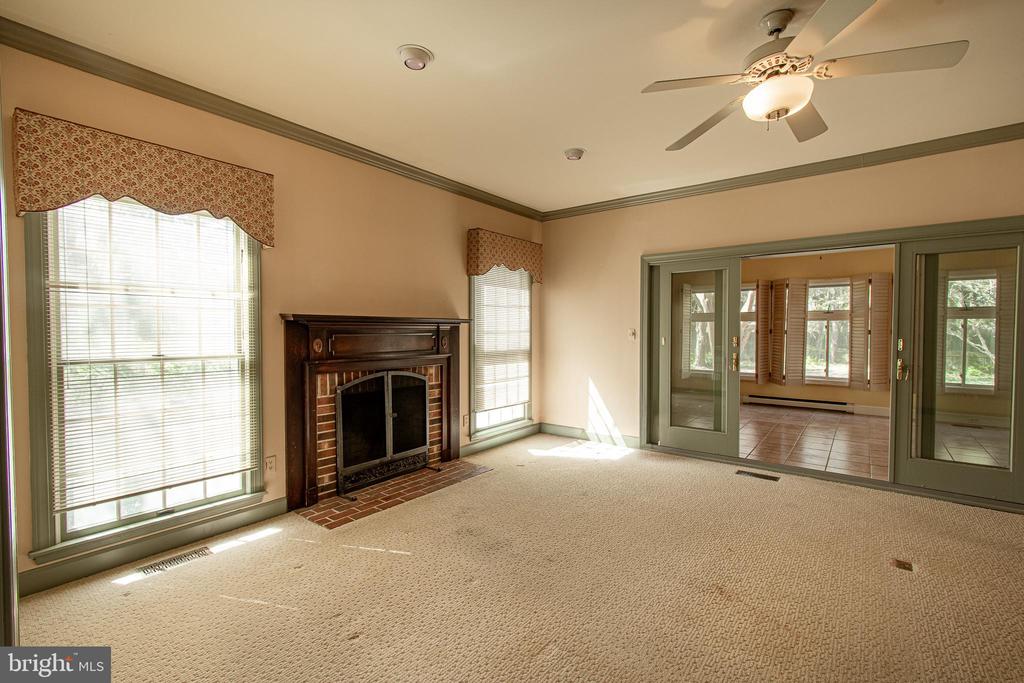31 LONDONDERRY DRIVE