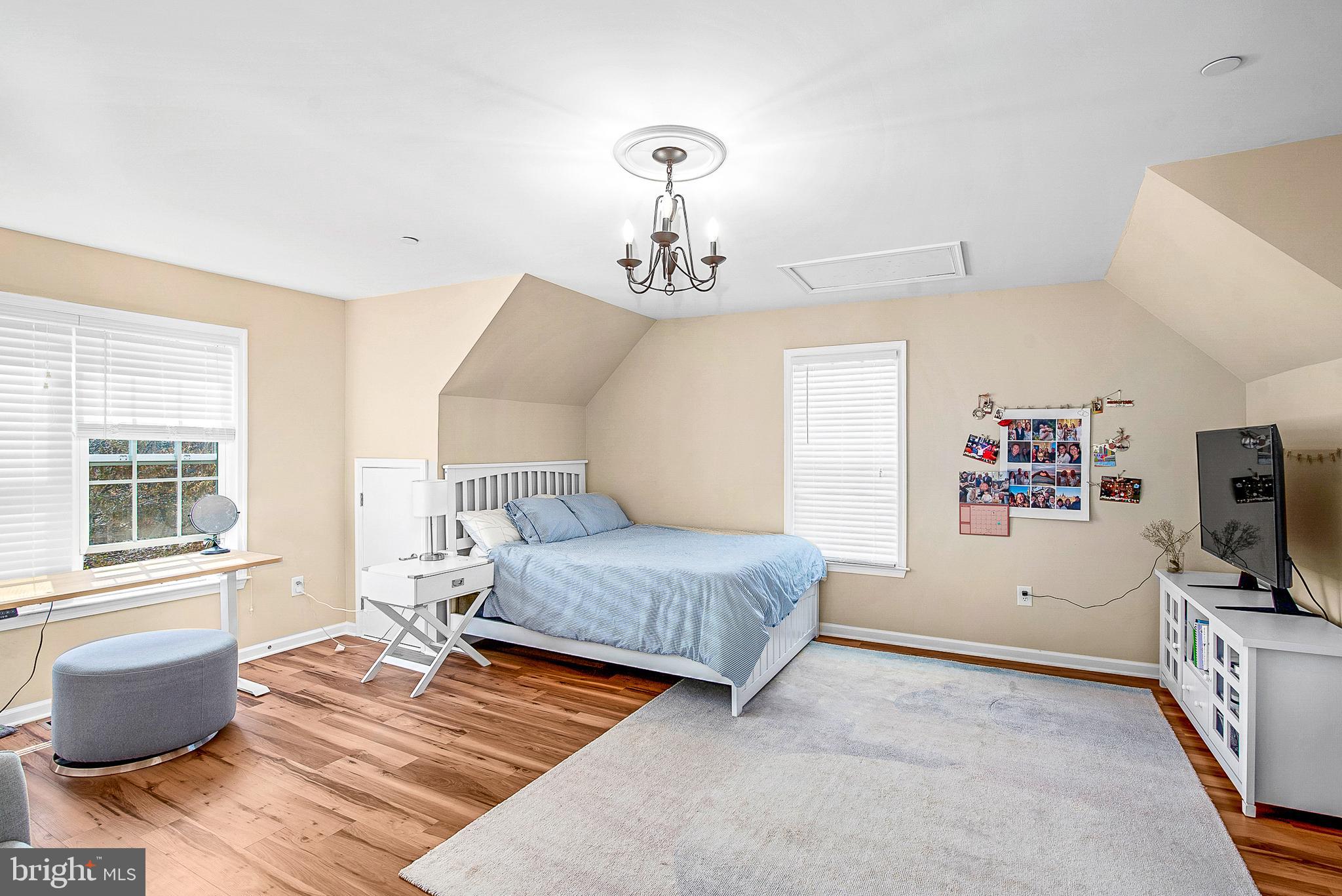 8020 EASTON VILLAGE DRIVE