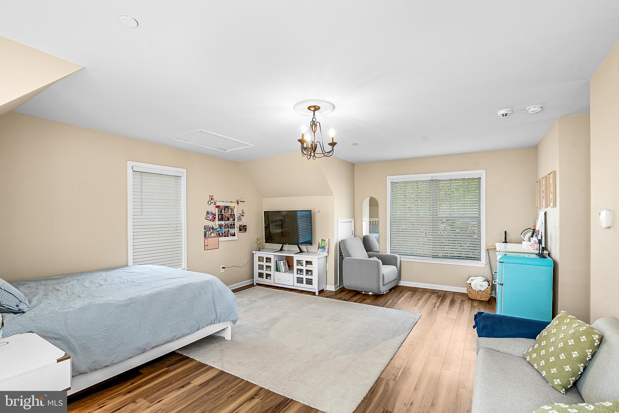 8020 EASTON VILLAGE DRIVE