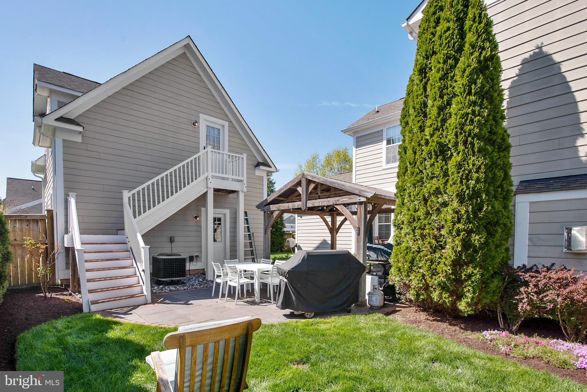 8020 EASTON VILLAGE DRIVE