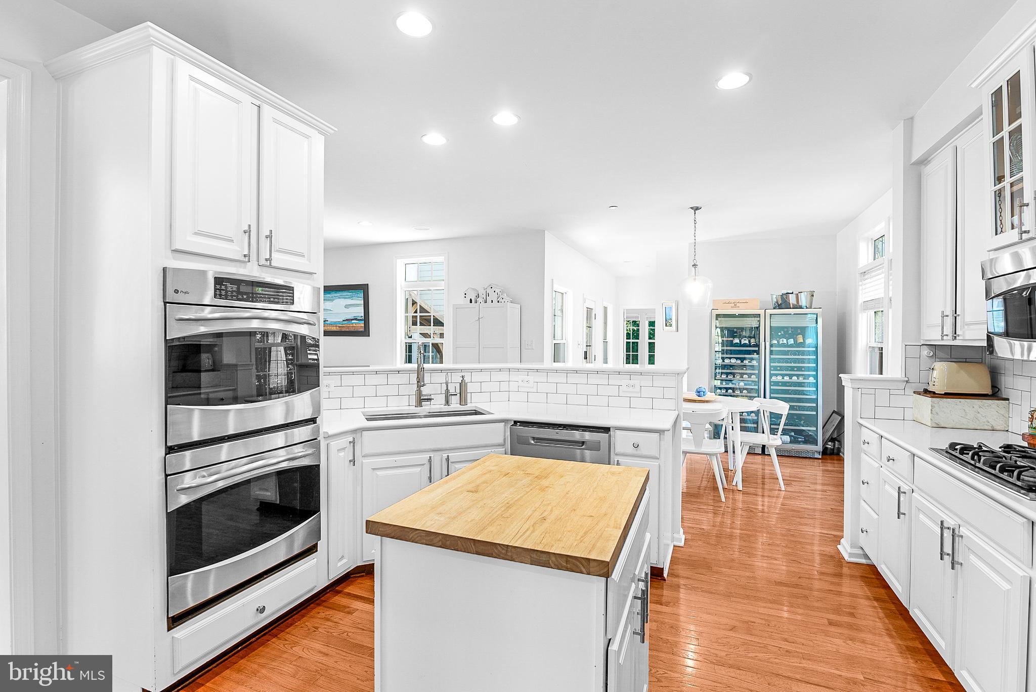 8020 EASTON VILLAGE DRIVE