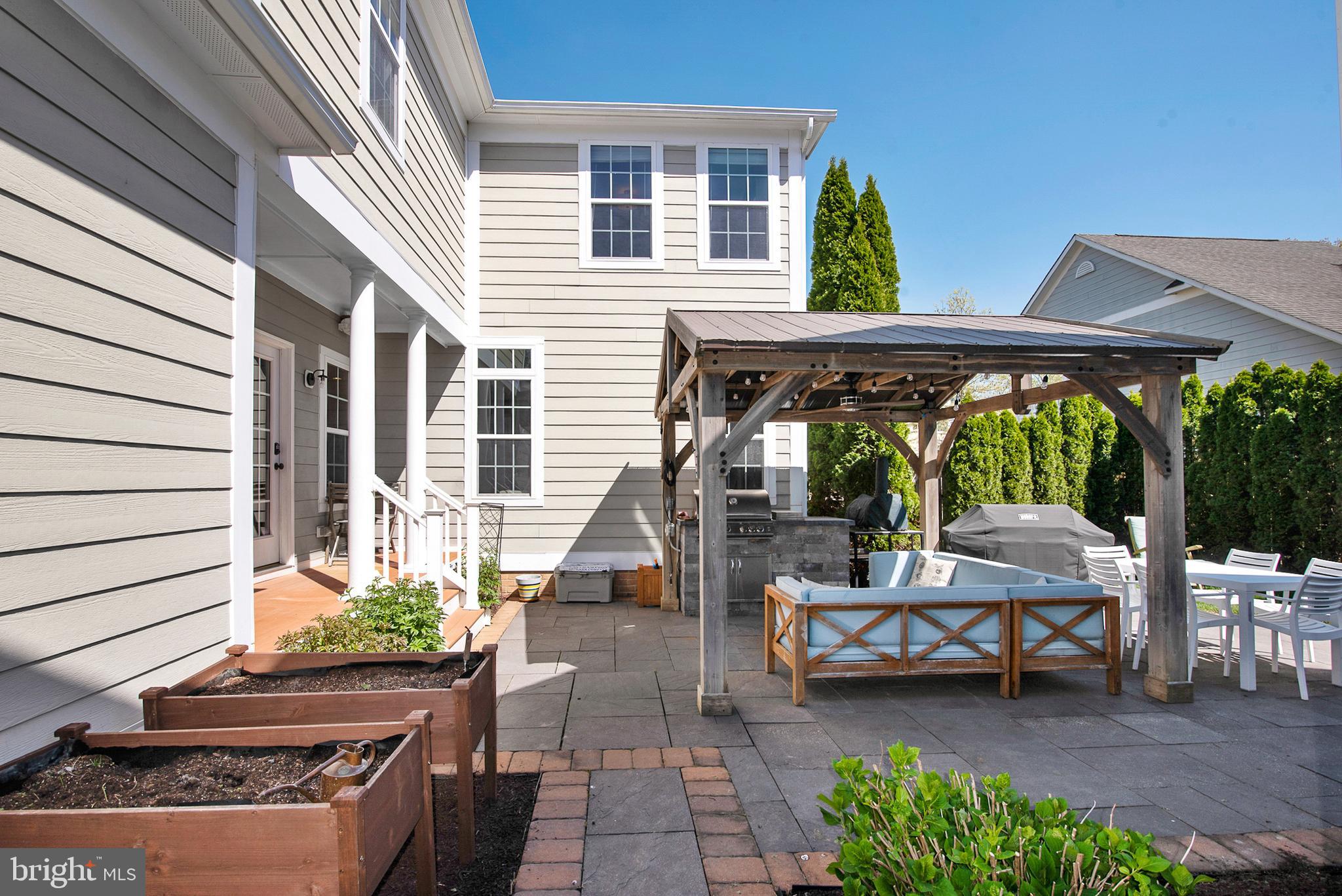 8020 EASTON VILLAGE DRIVE