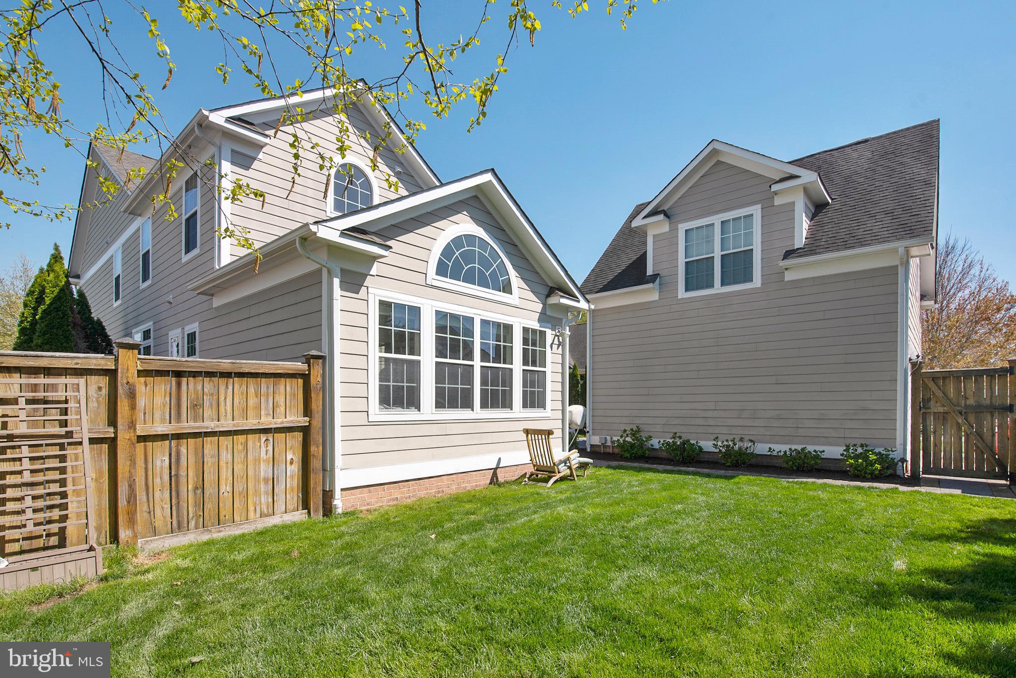 8020 EASTON VILLAGE DRIVE