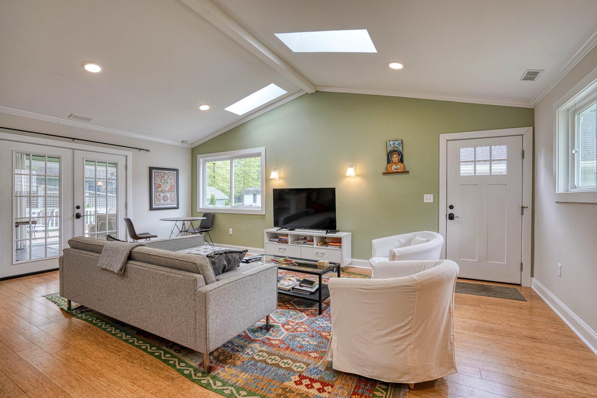 306 W OAK AVENUE