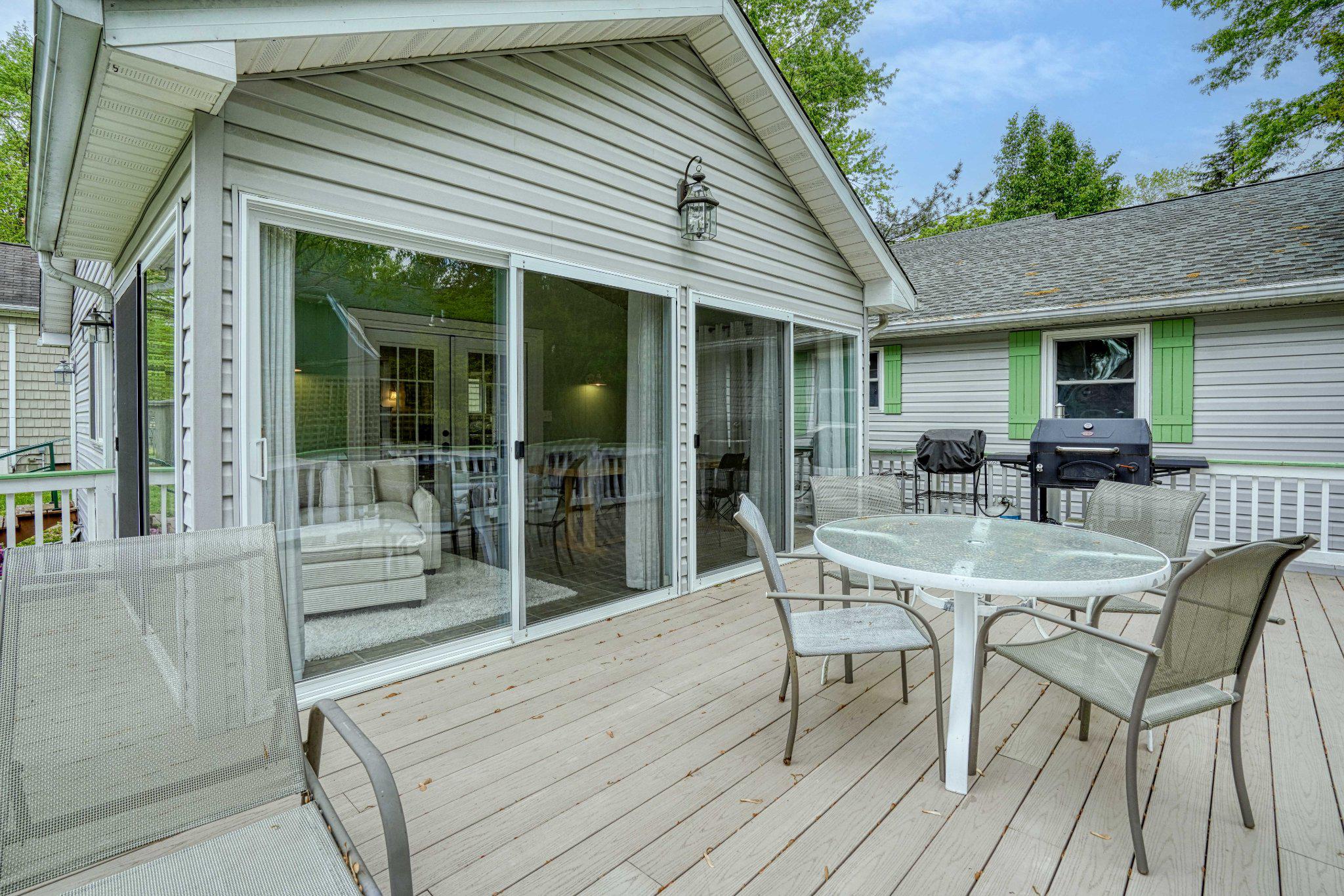 306 W OAK AVENUE
