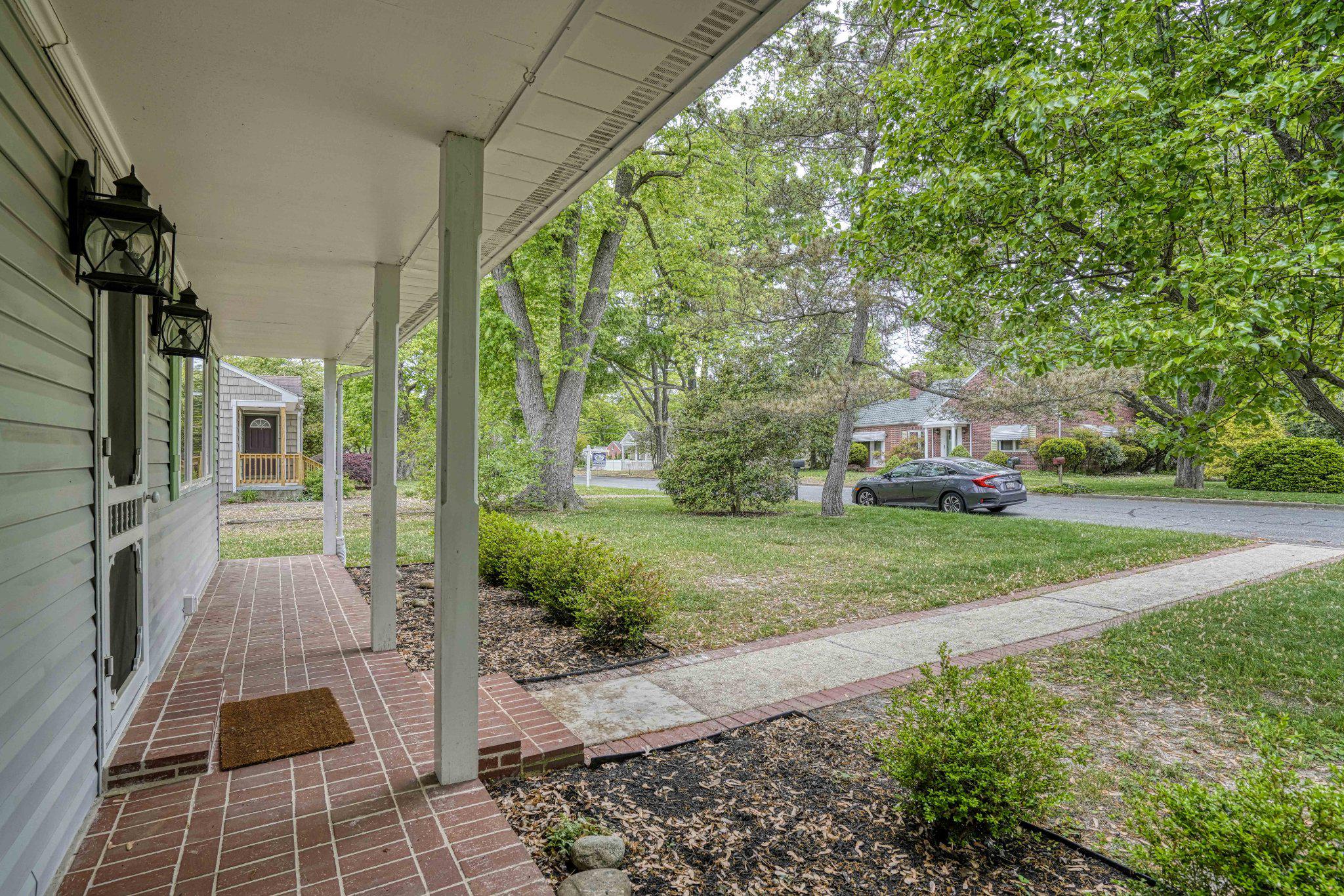 306 W OAK AVENUE