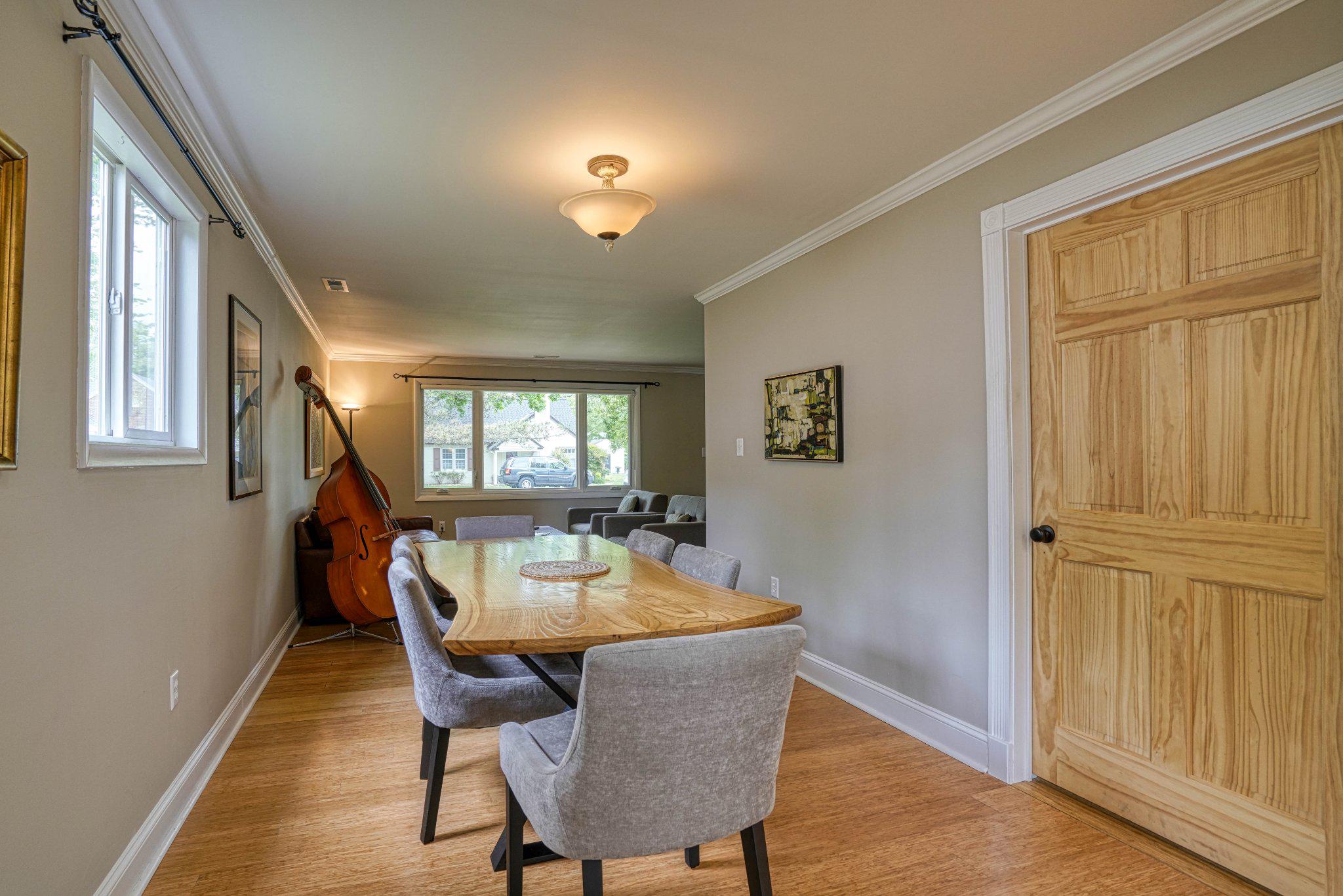 306 W OAK AVENUE