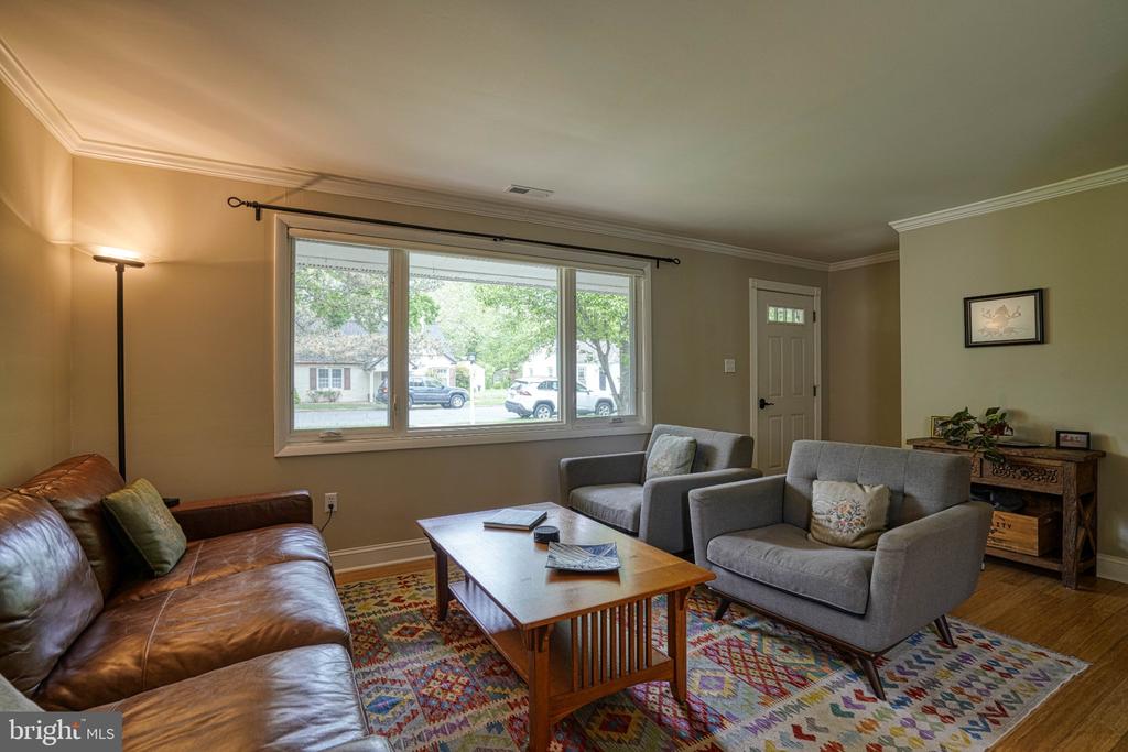 306 W OAK AVENUE