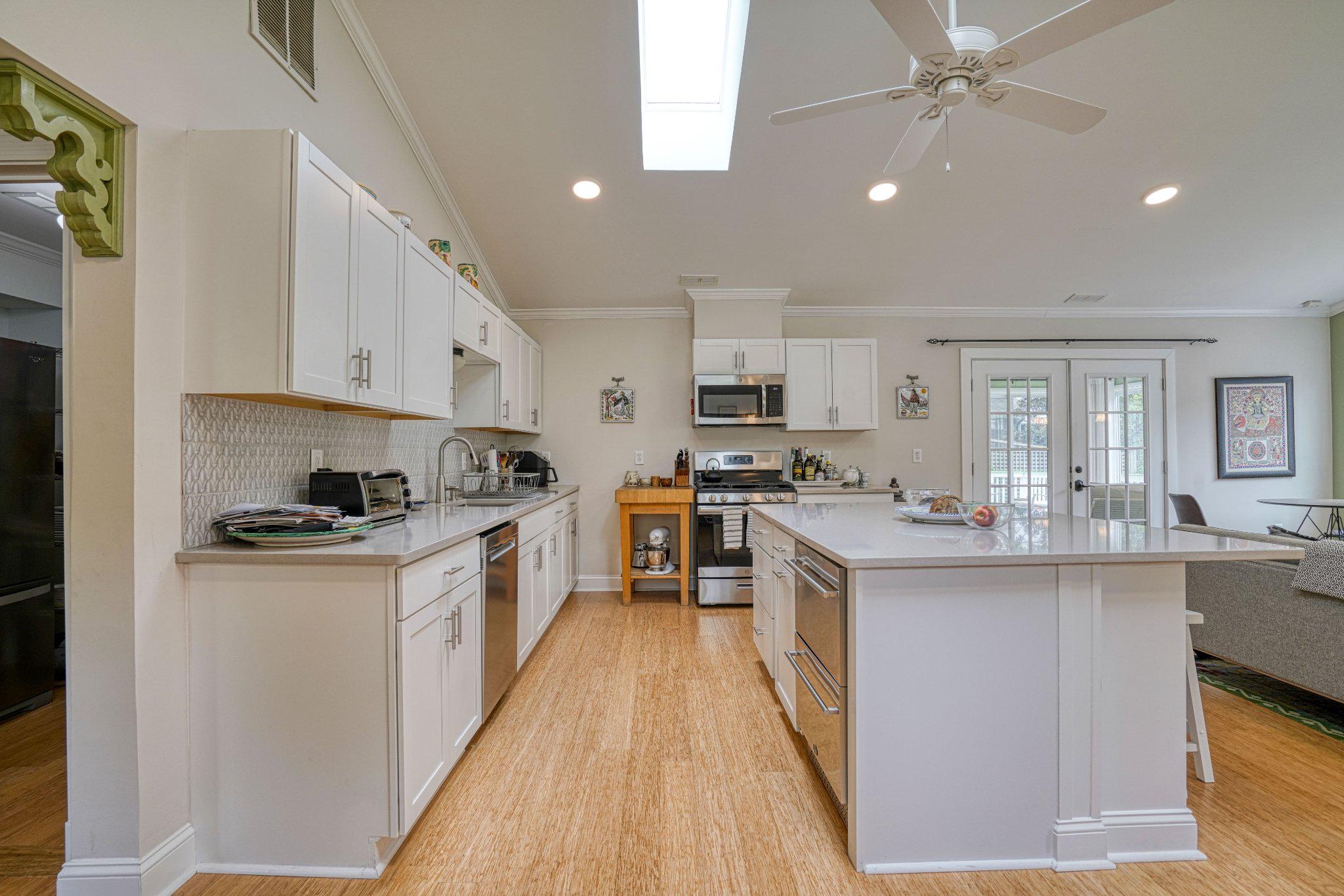 306 W OAK AVENUE