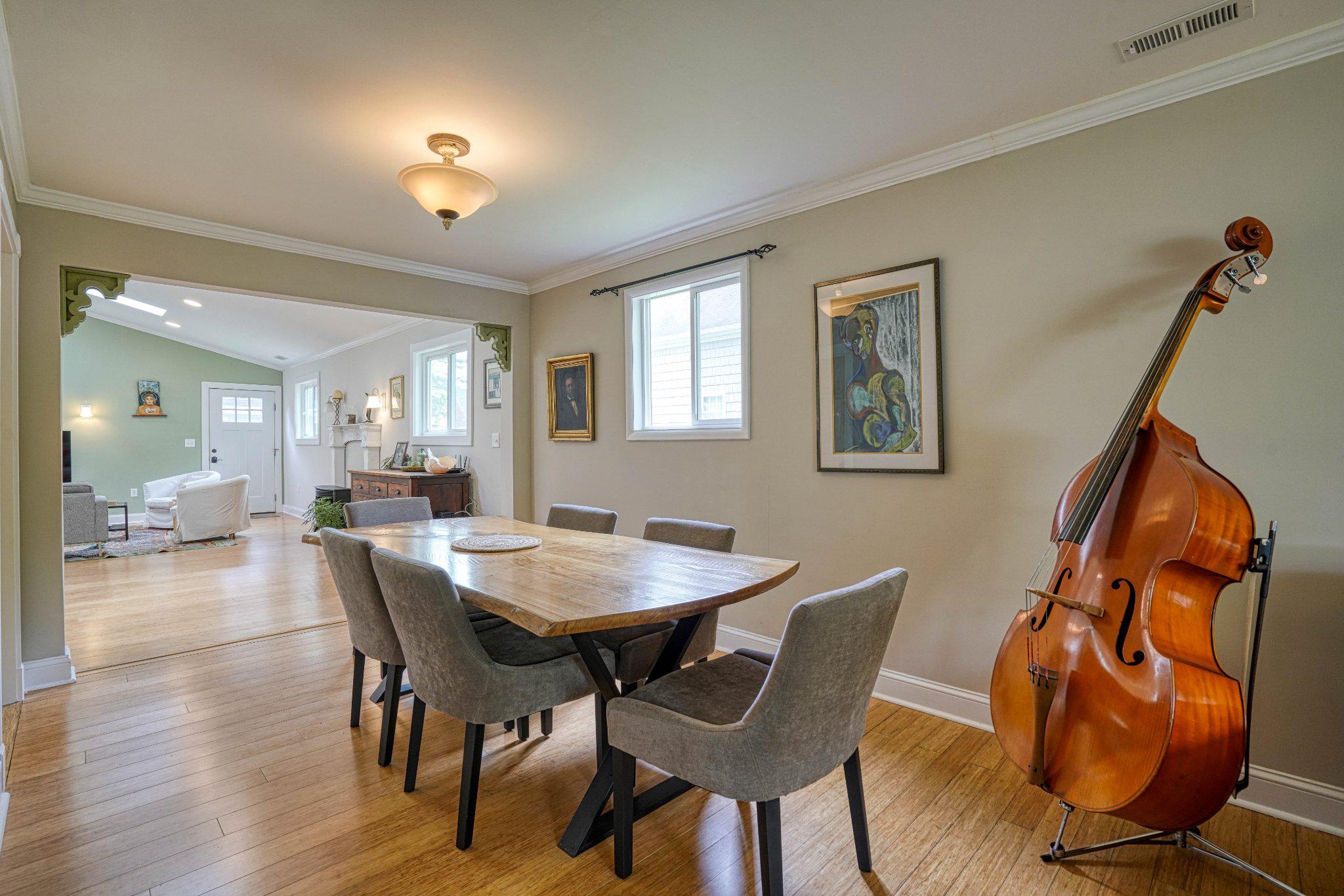 306 W OAK AVENUE