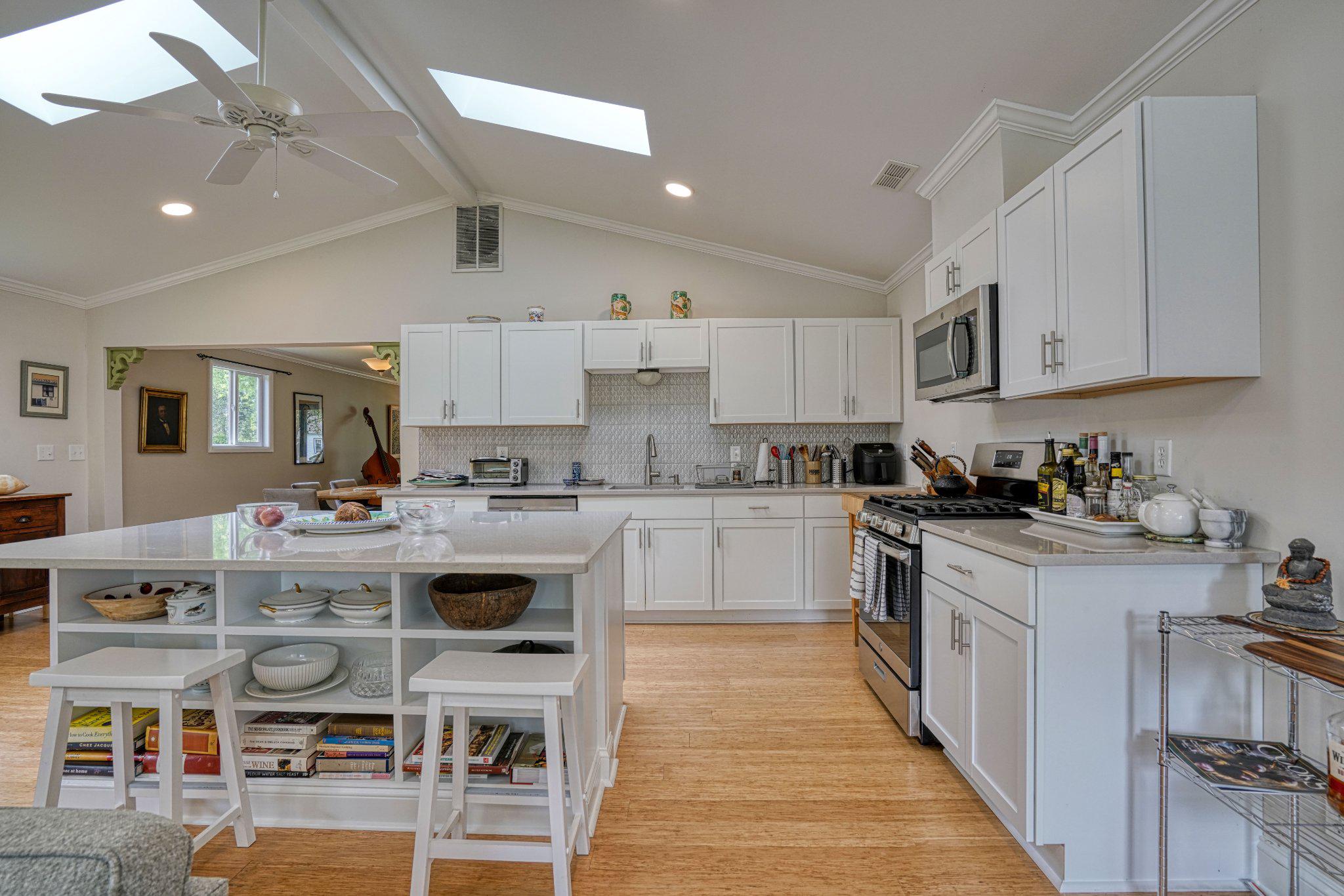 306 W OAK AVENUE
