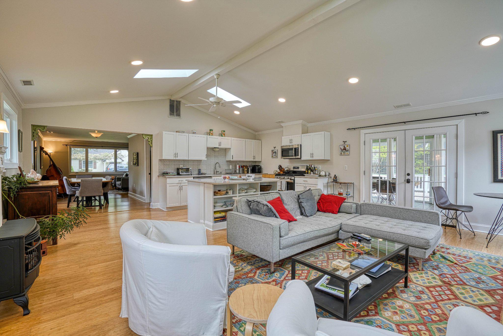 306 W OAK AVENUE