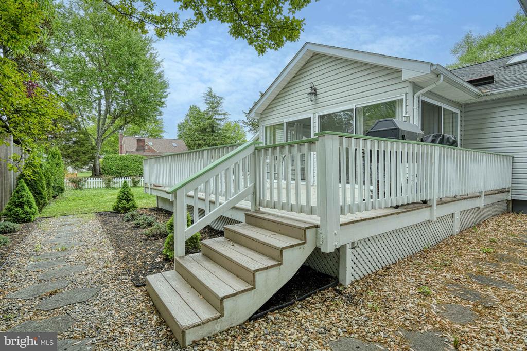 306 W OAK AVENUE
