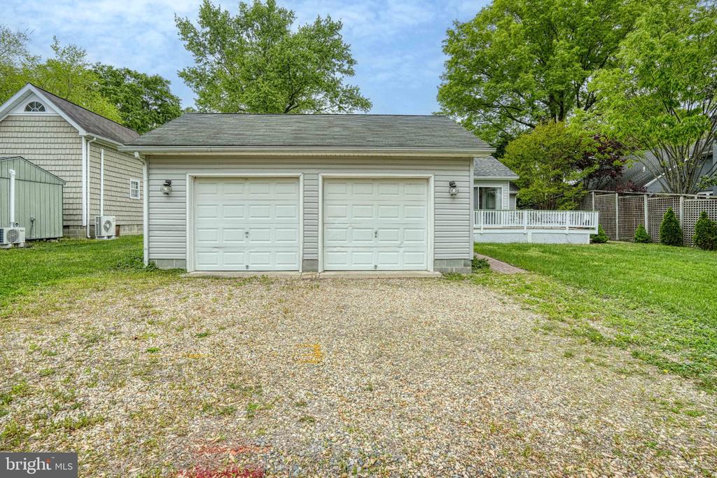 306 W OAK AVENUE