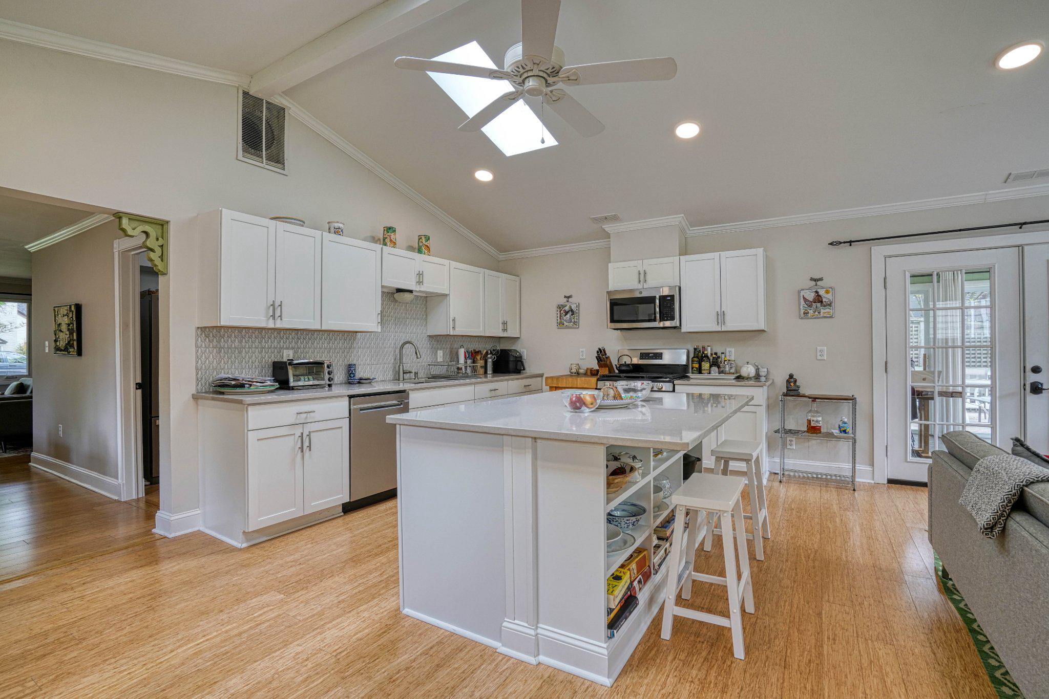 306 W OAK AVENUE