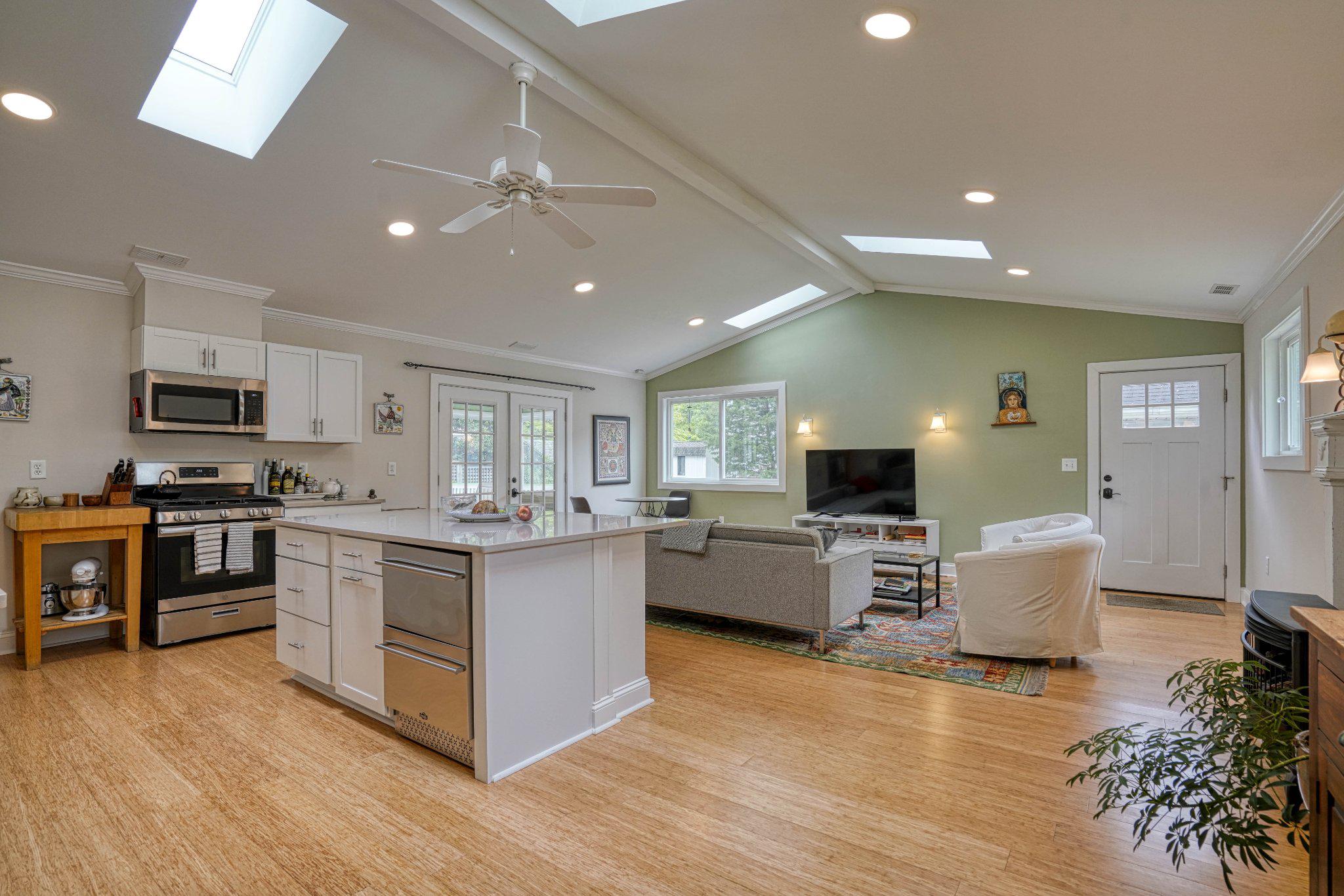 306 W OAK AVENUE