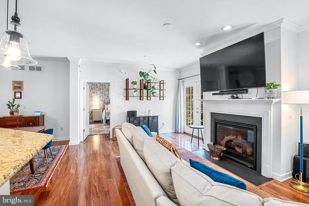 109 W MARENGO STREET